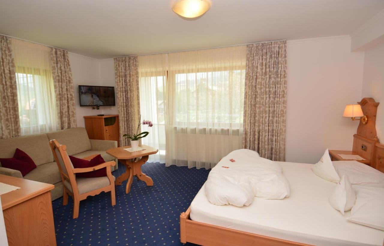 Parc Hotel Tyrol カステルロット エクステリア 写真