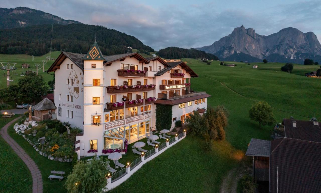Parc Hotel Tyrol カステルロット エクステリア 写真