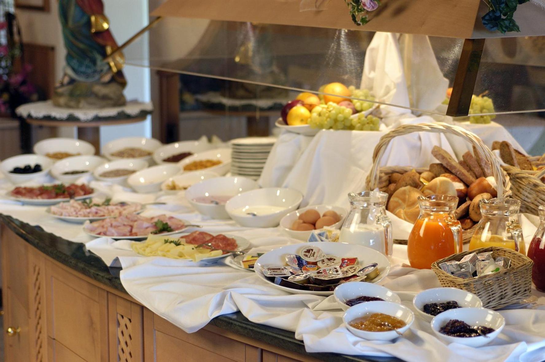 Parc Hotel Tyrol カステルロット エクステリア 写真