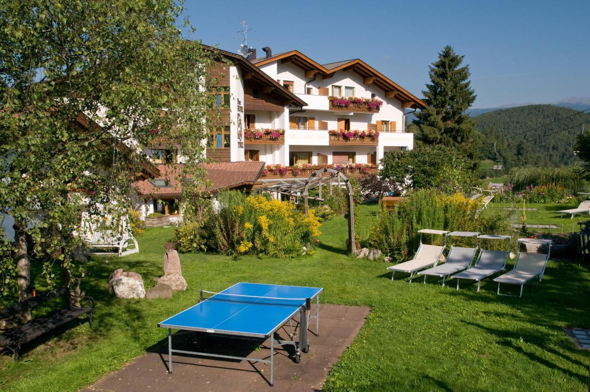 Parc Hotel Tyrol カステルロット エクステリア 写真