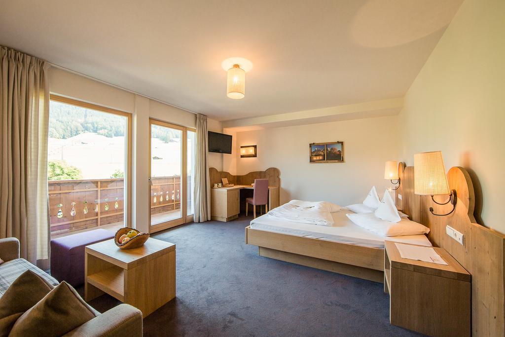 Parc Hotel Tyrol カステルロット エクステリア 写真