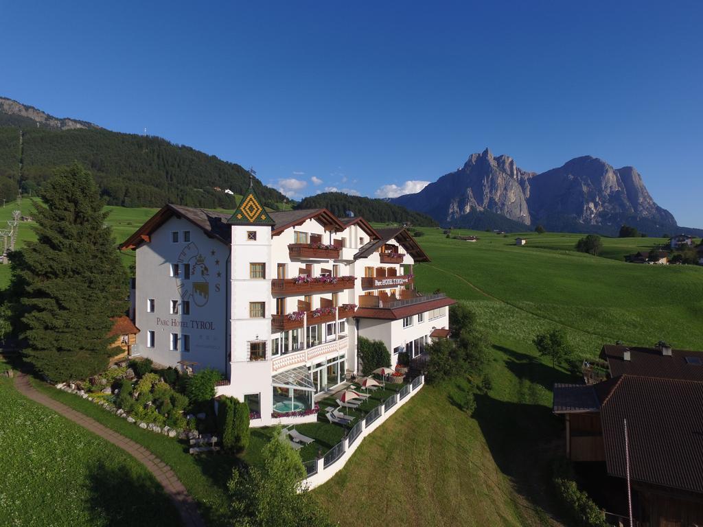 Parc Hotel Tyrol カステルロット エクステリア 写真