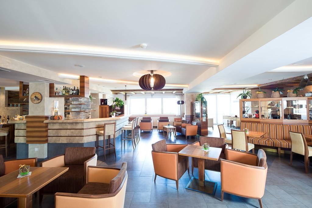 Parc Hotel Tyrol カステルロット エクステリア 写真