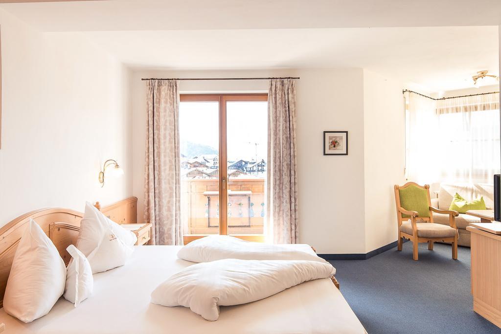 Parc Hotel Tyrol カステルロット エクステリア 写真
