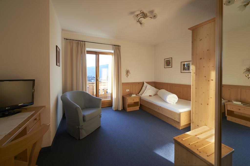 Parc Hotel Tyrol カステルロット エクステリア 写真